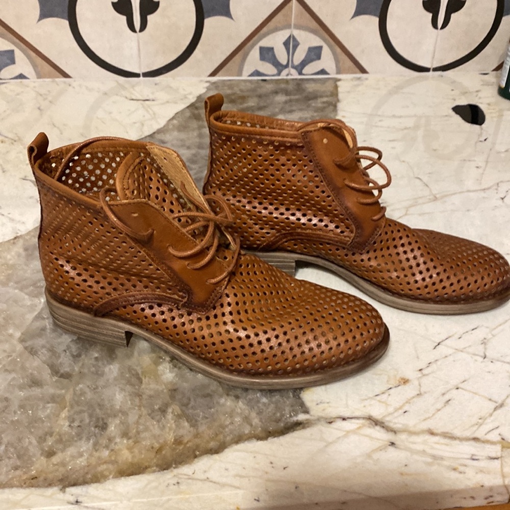 Eric Michael cognac Hanford leather boot. Size 6 - Picture 3 of 7